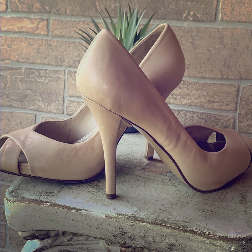 Nine West leather pumps